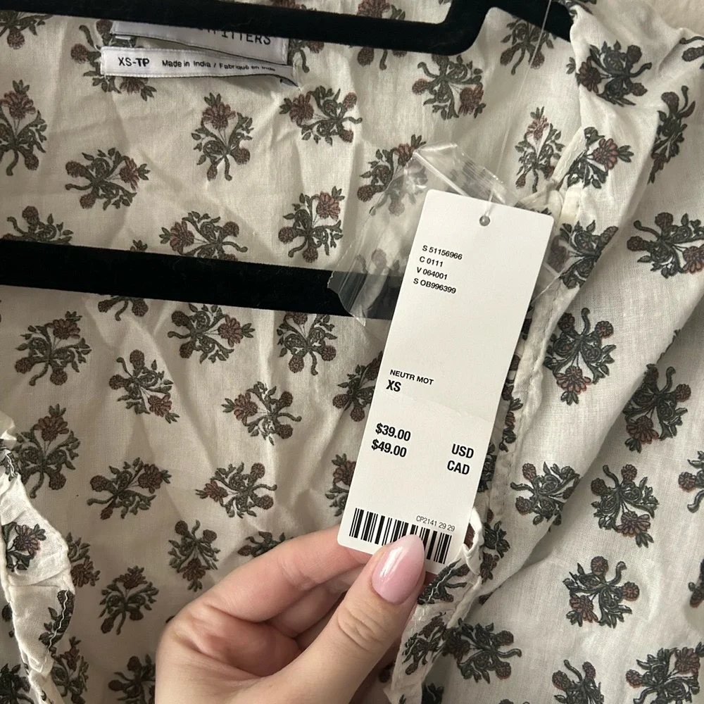 Top - Picture 2 of 3